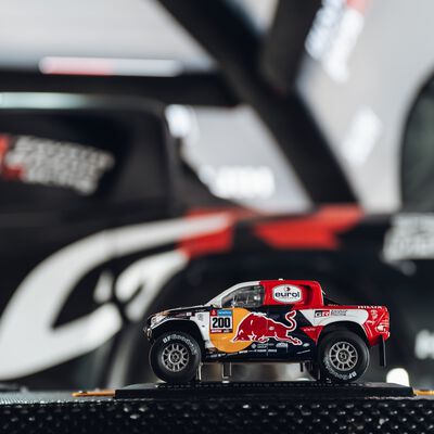 HILUX DAKAR A ESCALA ROJA